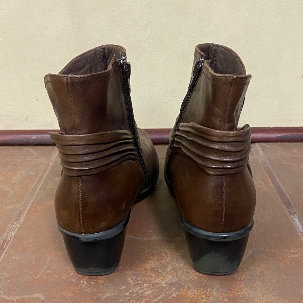 Clarks Bendable’s Brown Leather Booties size 10 - Picture 5 of 8